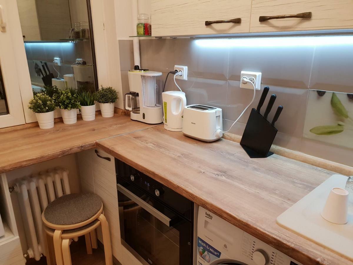 Central Stylish & Cozy One Bedroom Apartment - Adela Accommodation - Ideal For Long Stays Букурещ Екстериор снимка