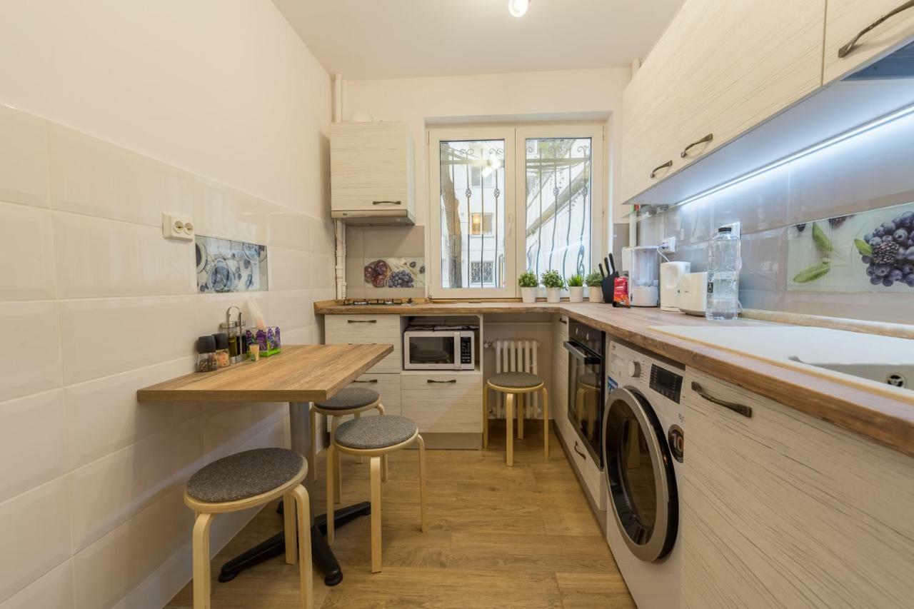 Central Stylish & Cozy One Bedroom Apartment - Adela Accommodation - Ideal For Long Stays Букурещ Екстериор снимка