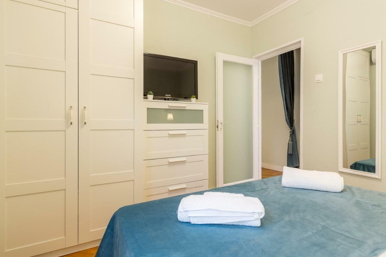 Central Stylish & Cozy One Bedroom Apartment - Adela Accommodation - Ideal For Long Stays Букурещ Екстериор снимка