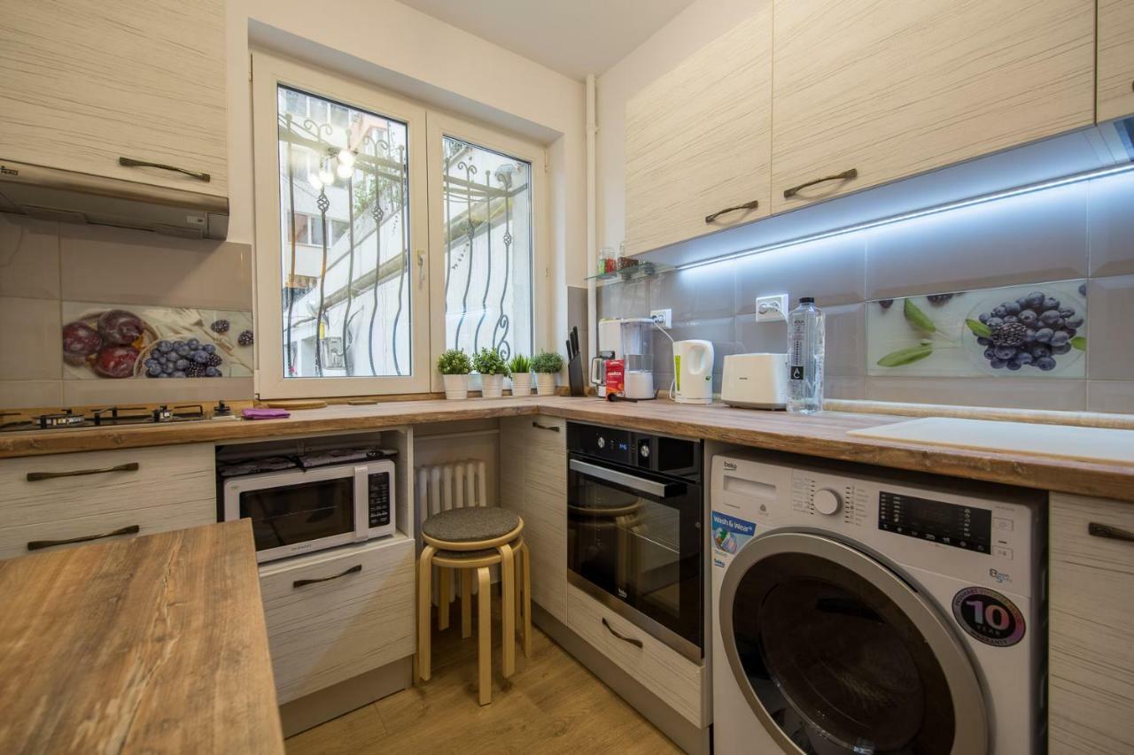 Central Stylish & Cozy One Bedroom Apartment - Adela Accommodation - Ideal For Long Stays Букурещ Екстериор снимка