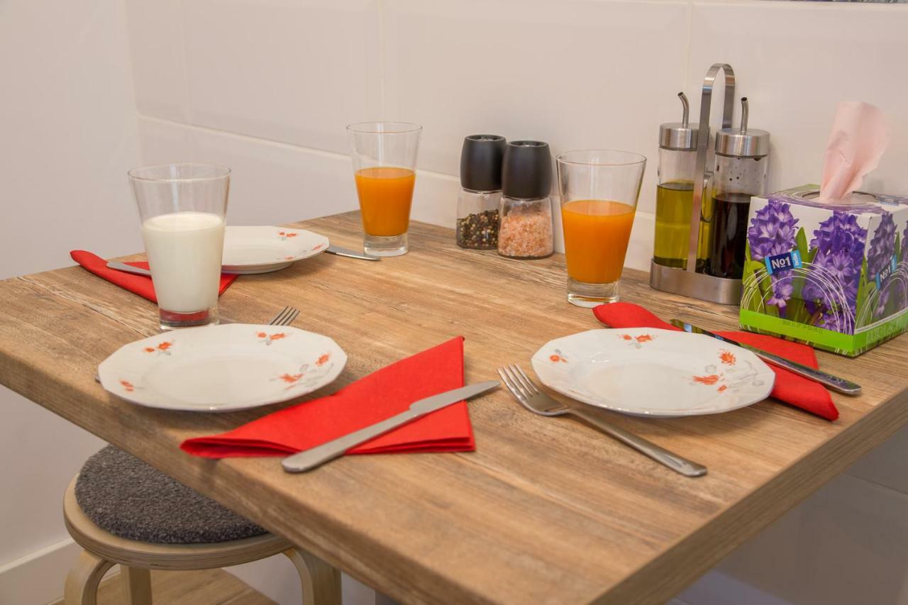 Central Stylish & Cozy One Bedroom Apartment - Adela Accommodation - Ideal For Long Stays Букурещ Екстериор снимка
